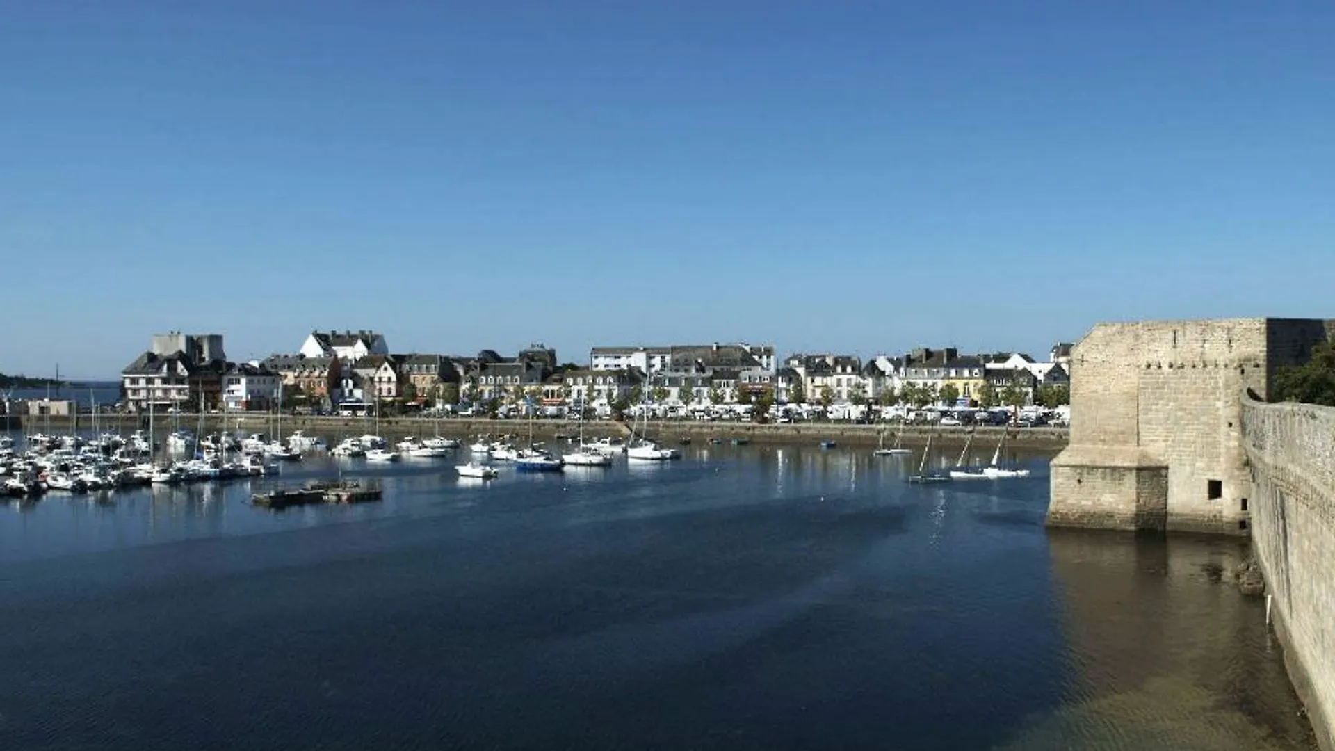 Well-Appointed, 5-Bedroom Villa With A Swimming Pool And Wifi In Conca Concarneau