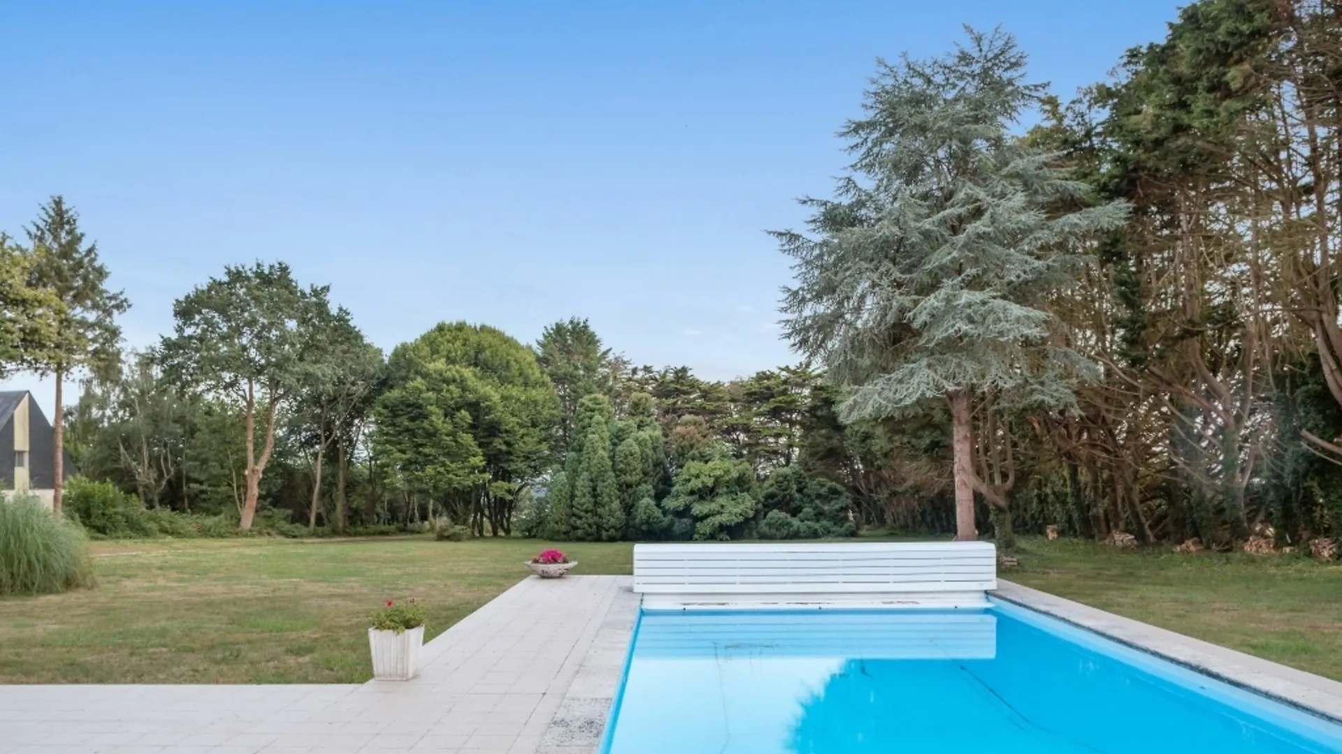 Well-Appointed, 5-Bedroom Villa With A Swimming Pool And Wifi In Conca Concarneau
