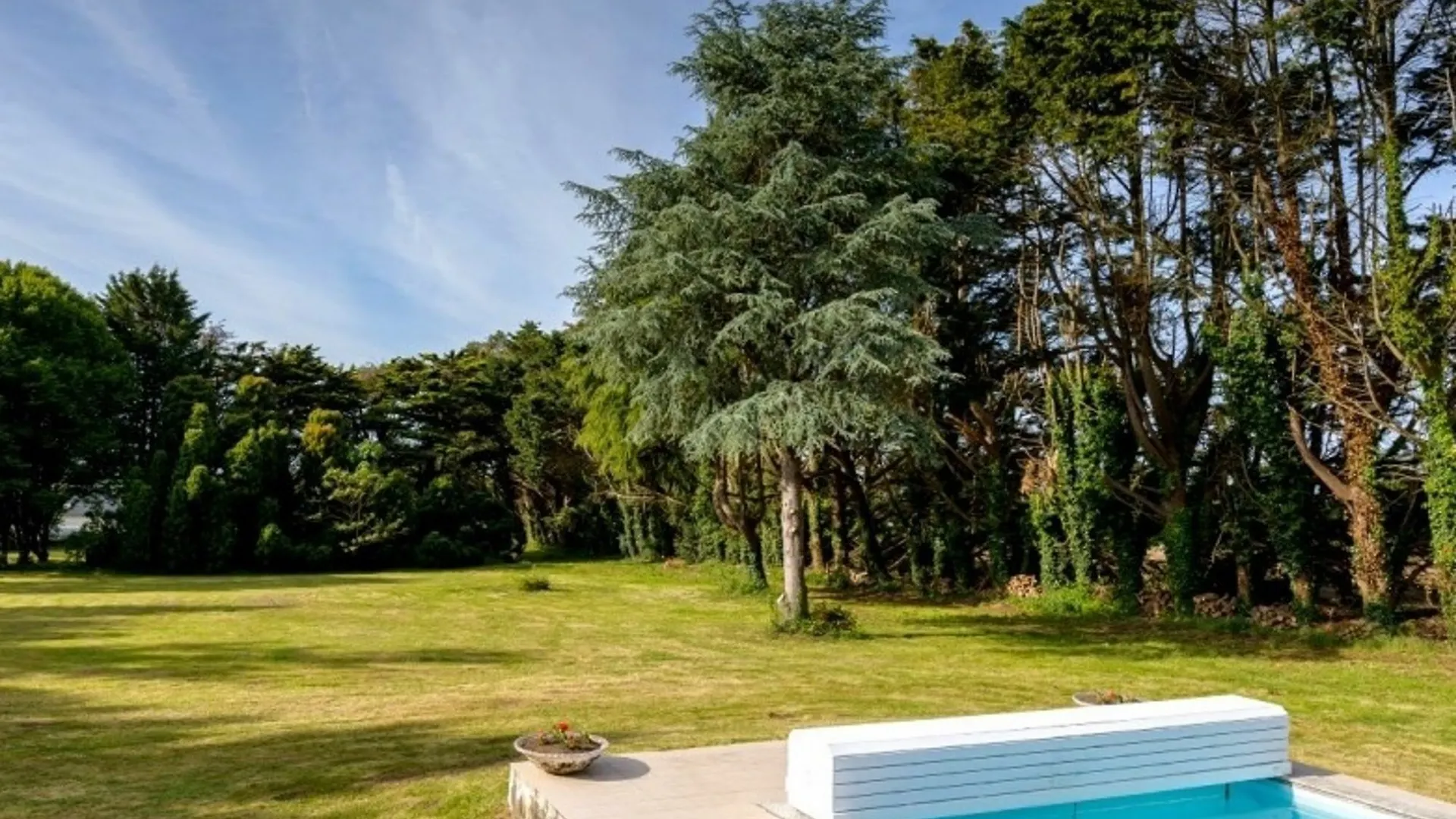 Well-Appointed, 5-Bedroom Villa With A Swimming Pool And Wifi In Conca Concarneau France