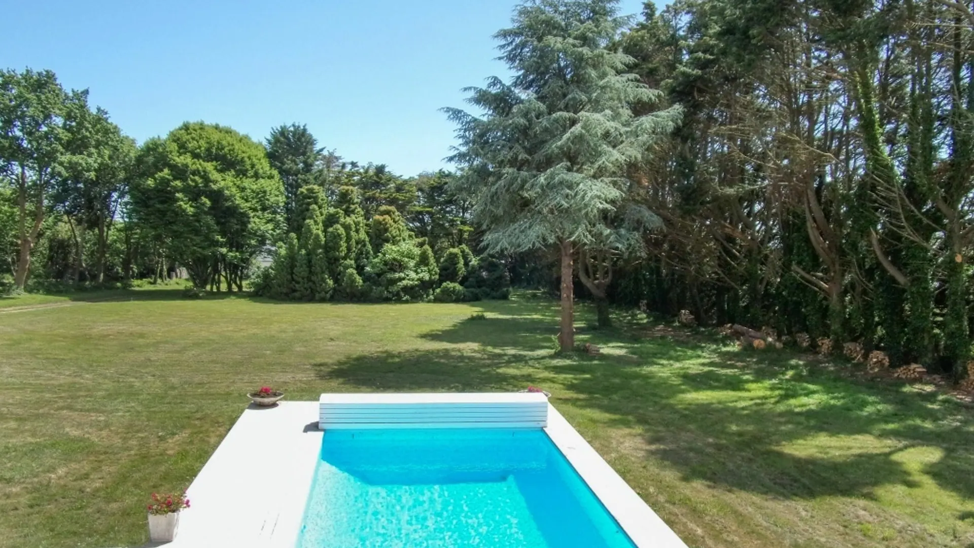 Well-Appointed, 5-Bedroom Villa With A Swimming Pool And Wifi In Conca Concarneau